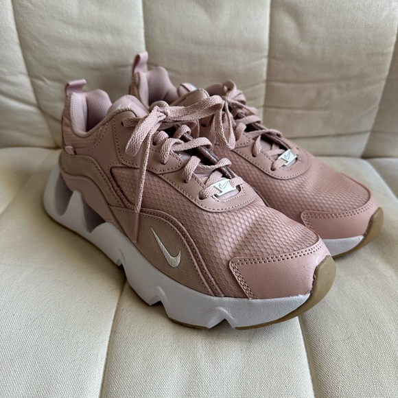 Nike Pink Ryz Shoes - Picture 1 of 5